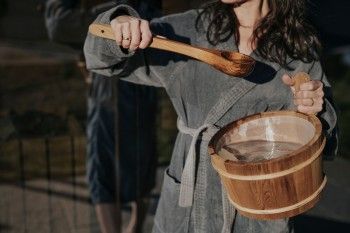 Летние ароматы в ритуалах парения: свежесть и прохлада в каждом вдохе